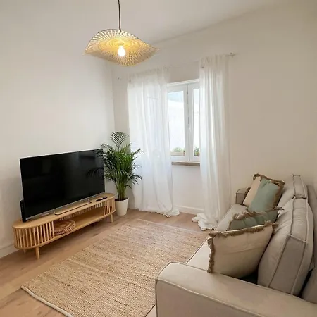 Lovely In The With Terrace Apartment *